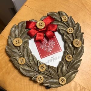 Heart-Shaped Wreath Picture Frame